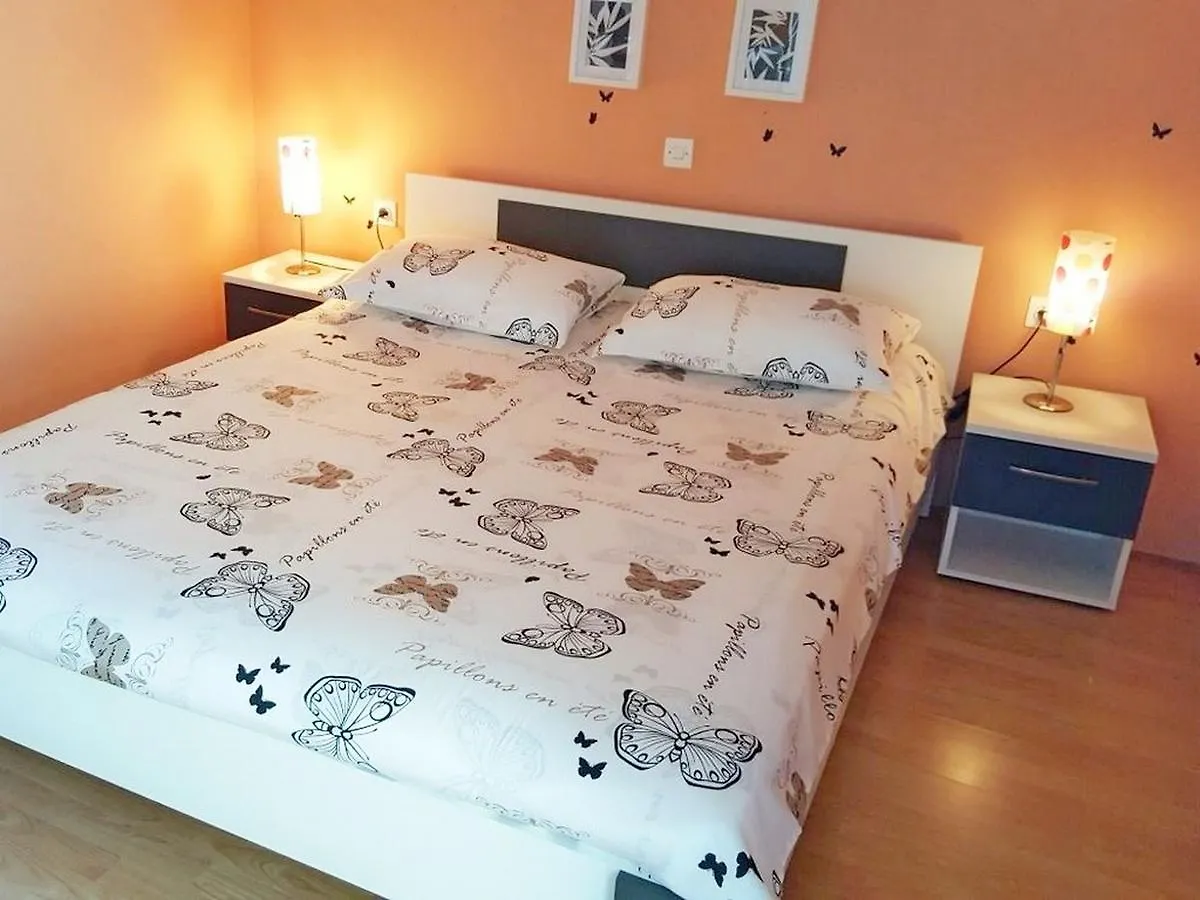 Apartments Danijel オパティヤ