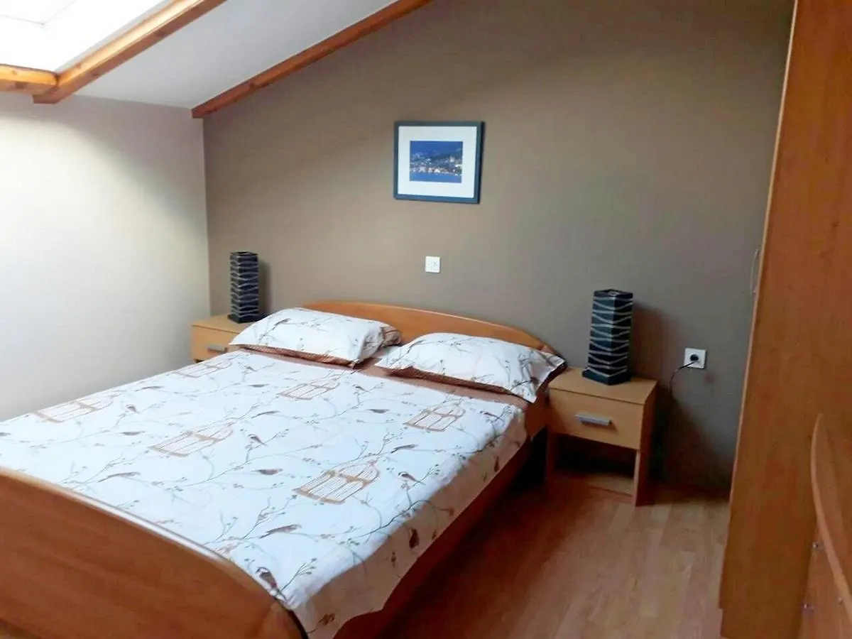 Apartments Danijel オパティヤ