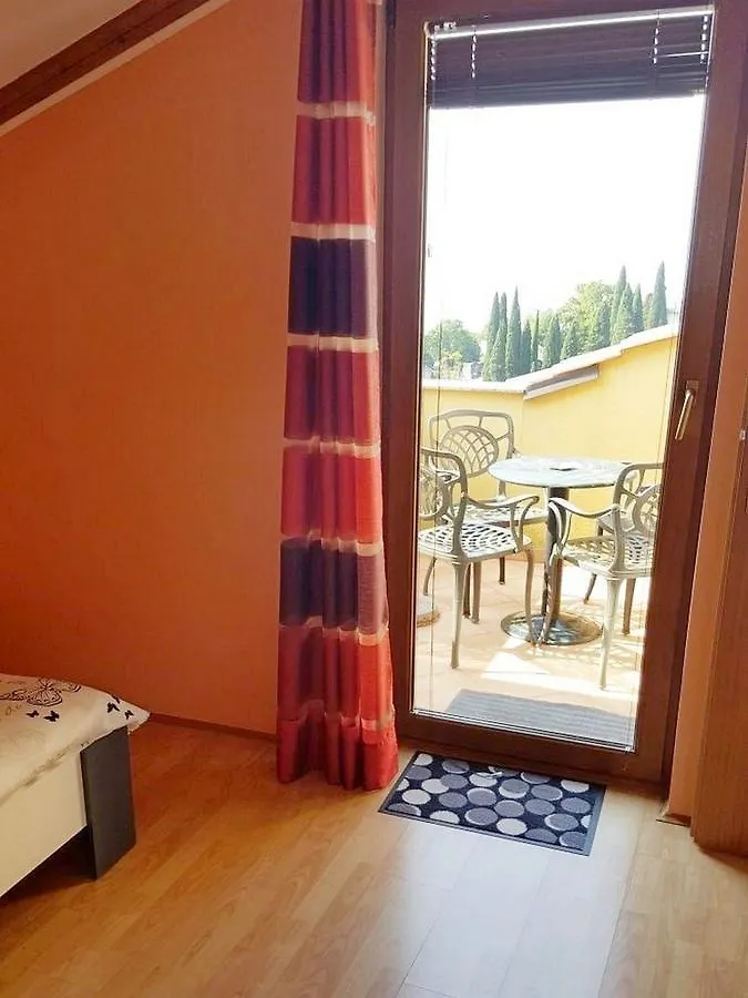Apartments Danijel オパティヤ 0*,