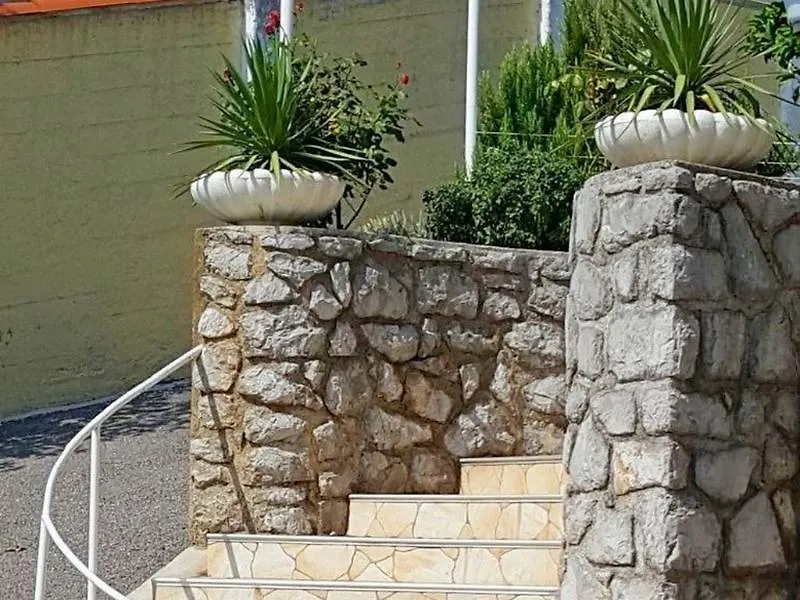 Apartments Danijel オパティヤ