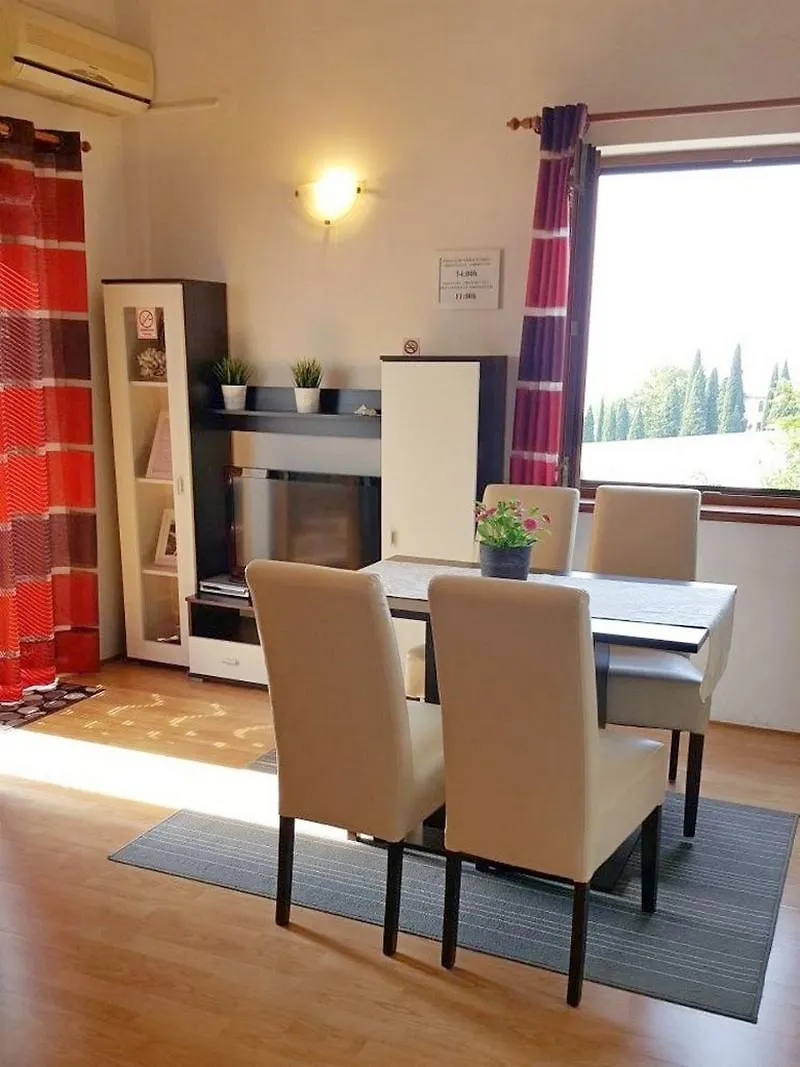 Apartments Danijel オパティヤ